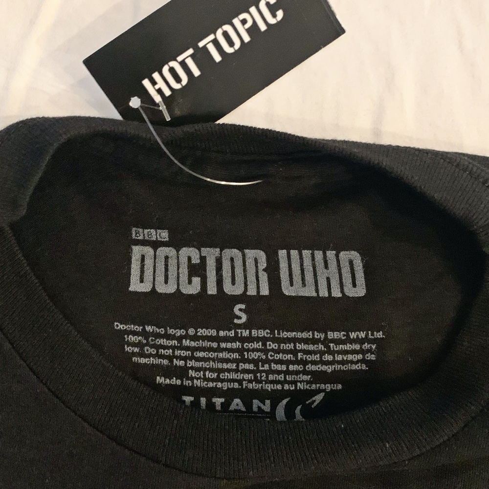Hot topic graphic tee - Picture 2 of 2